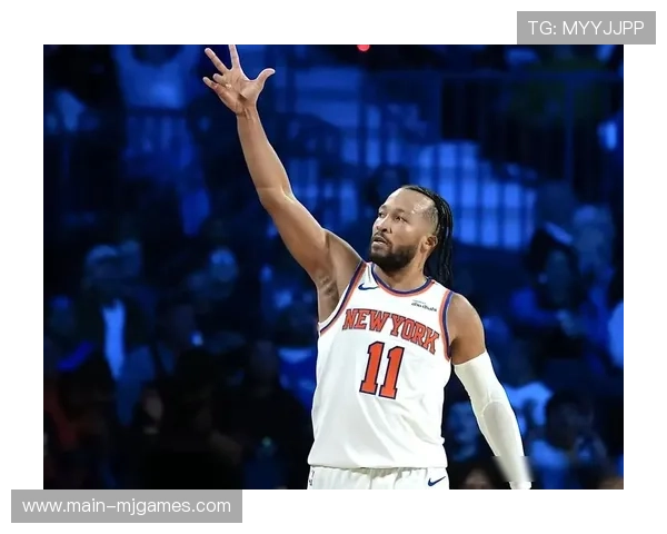 布伦森全场砍25分8助攻，赛后捧起MVP奖杯与队友相拥