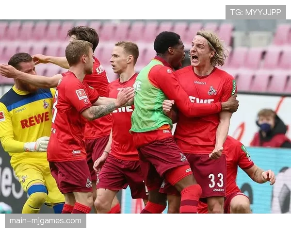 科隆vs弗赖堡，现场首次启用可感应欢呼声的分贝计数显示墙