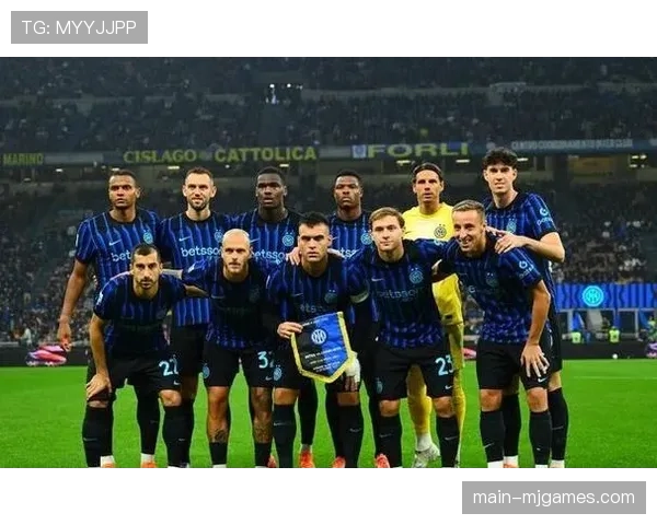 特写：穆里尼奥现身看台，观战老东家罗马对阵旧主国际米兰